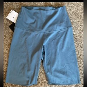 NWT Women’Nike Dri Fit Zenvy Bike Shorts Size XS Teal